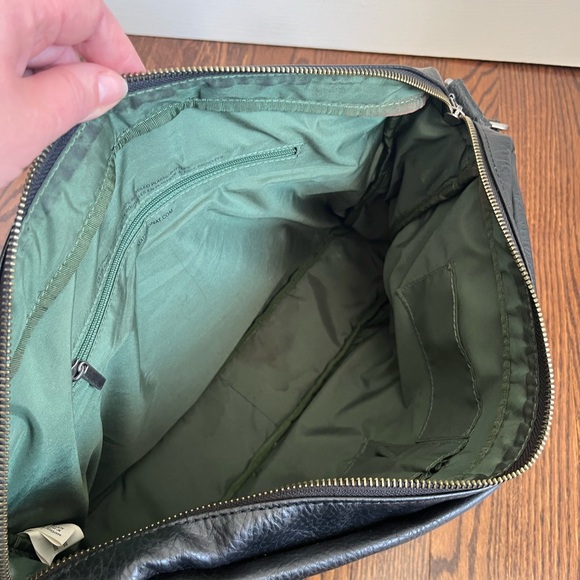 Matt & Nat vegan leather messenger bag - Picture 9 of 10